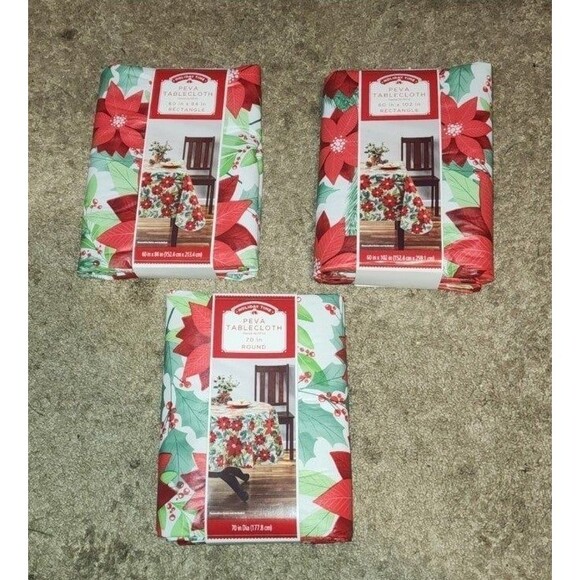 PEVA Poinsettia Tablecloth 70in round - Picture 3 of 3